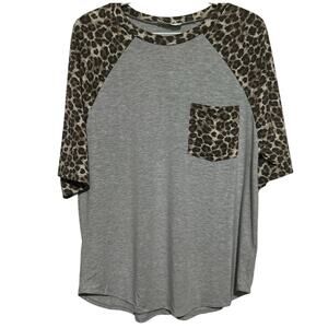 Zenana‎ Women's Gray Animal Print Short Sleeve T-Shirt Front Pocket Size M